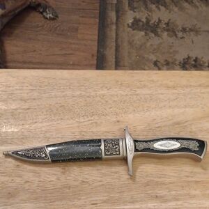 Intricately Designed Black and Silver Dagger